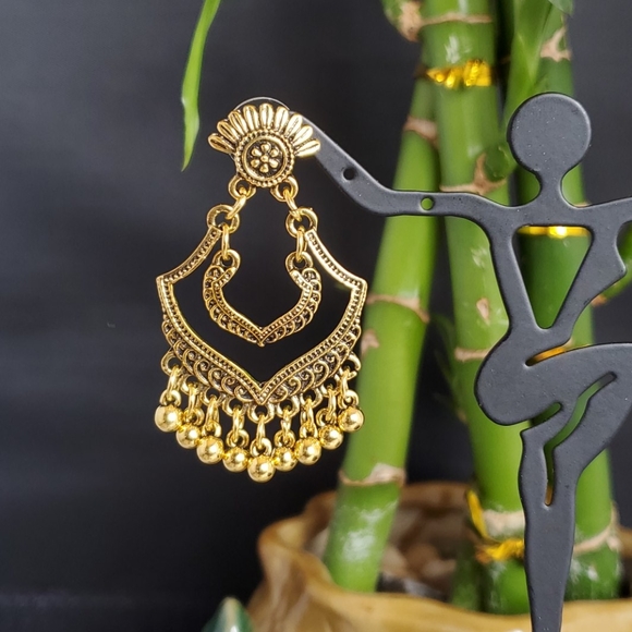 Fancy Earring - Picture 2 of 3